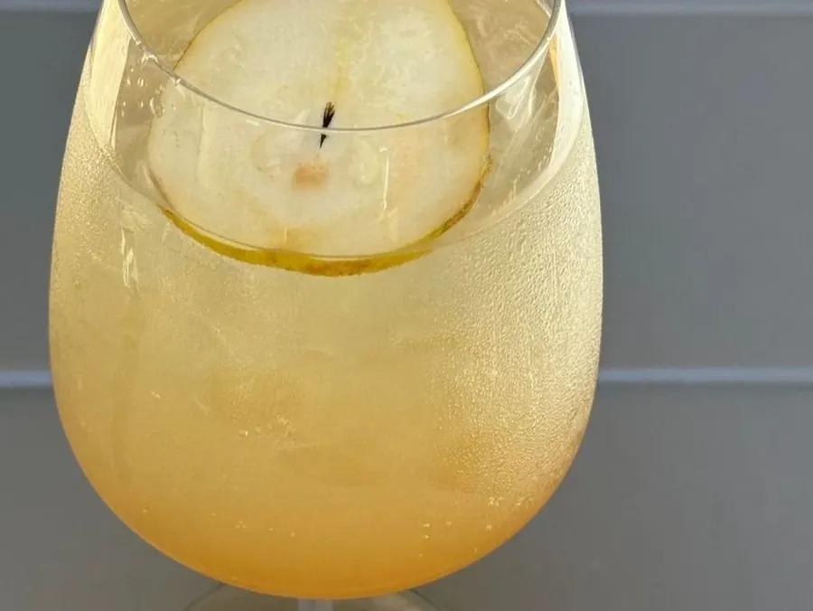 Limón-Pera Spritz