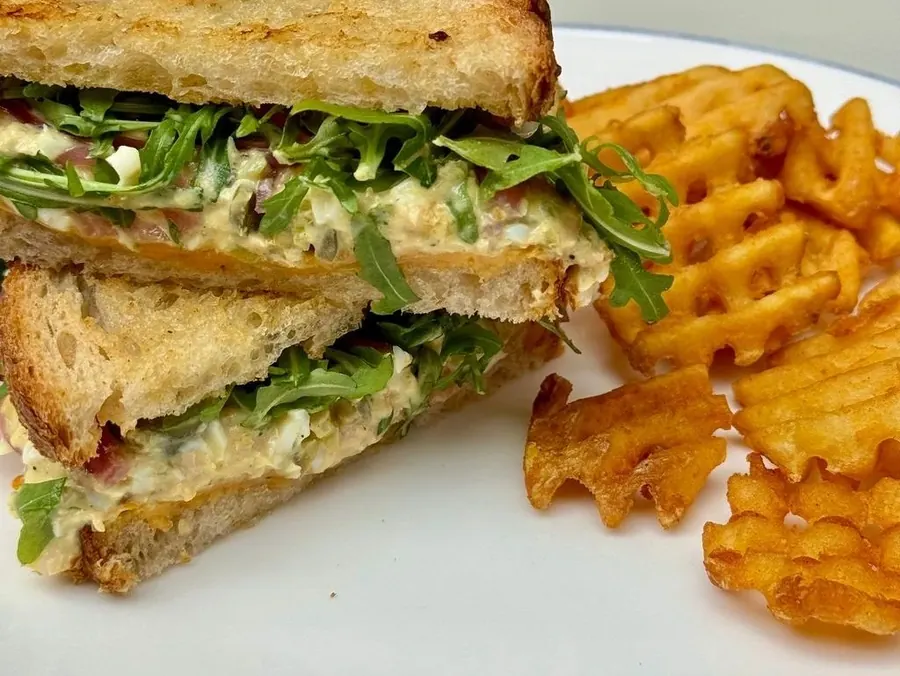 Tuna melt sandwich